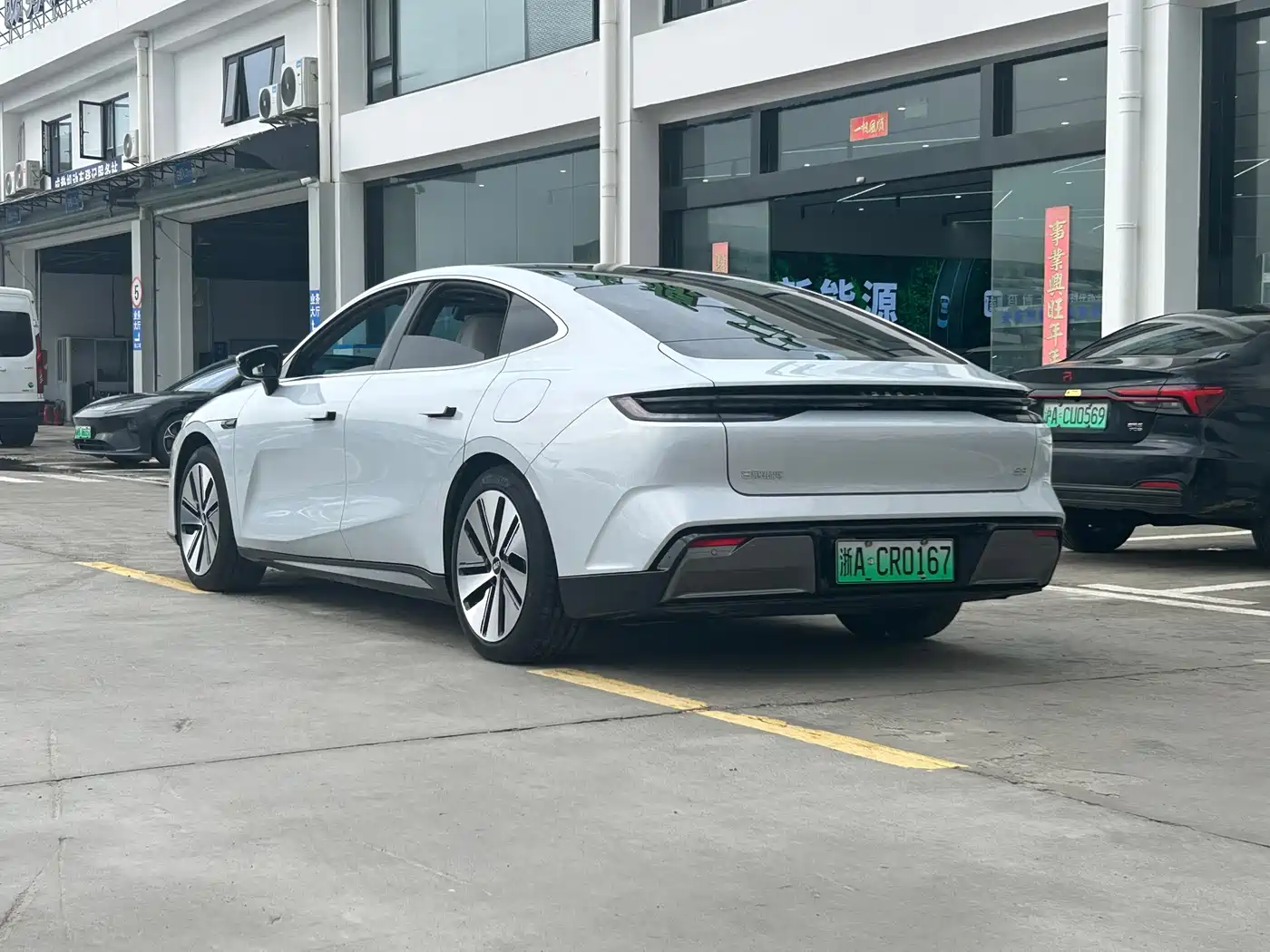 Geely Galaxy Galaxy E8 2024 665km RWD Starship Voyager Edition фото 8