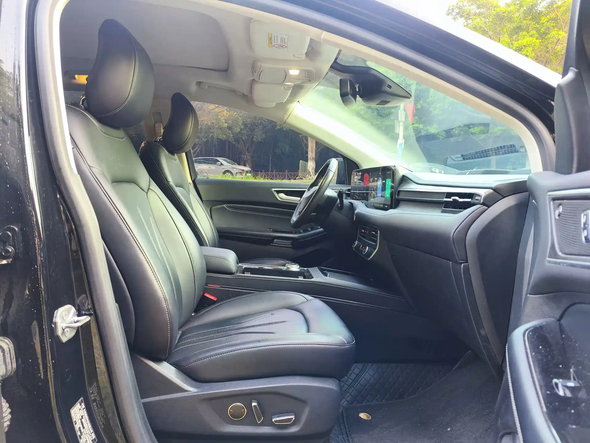 Фото 14 - Ford Edge