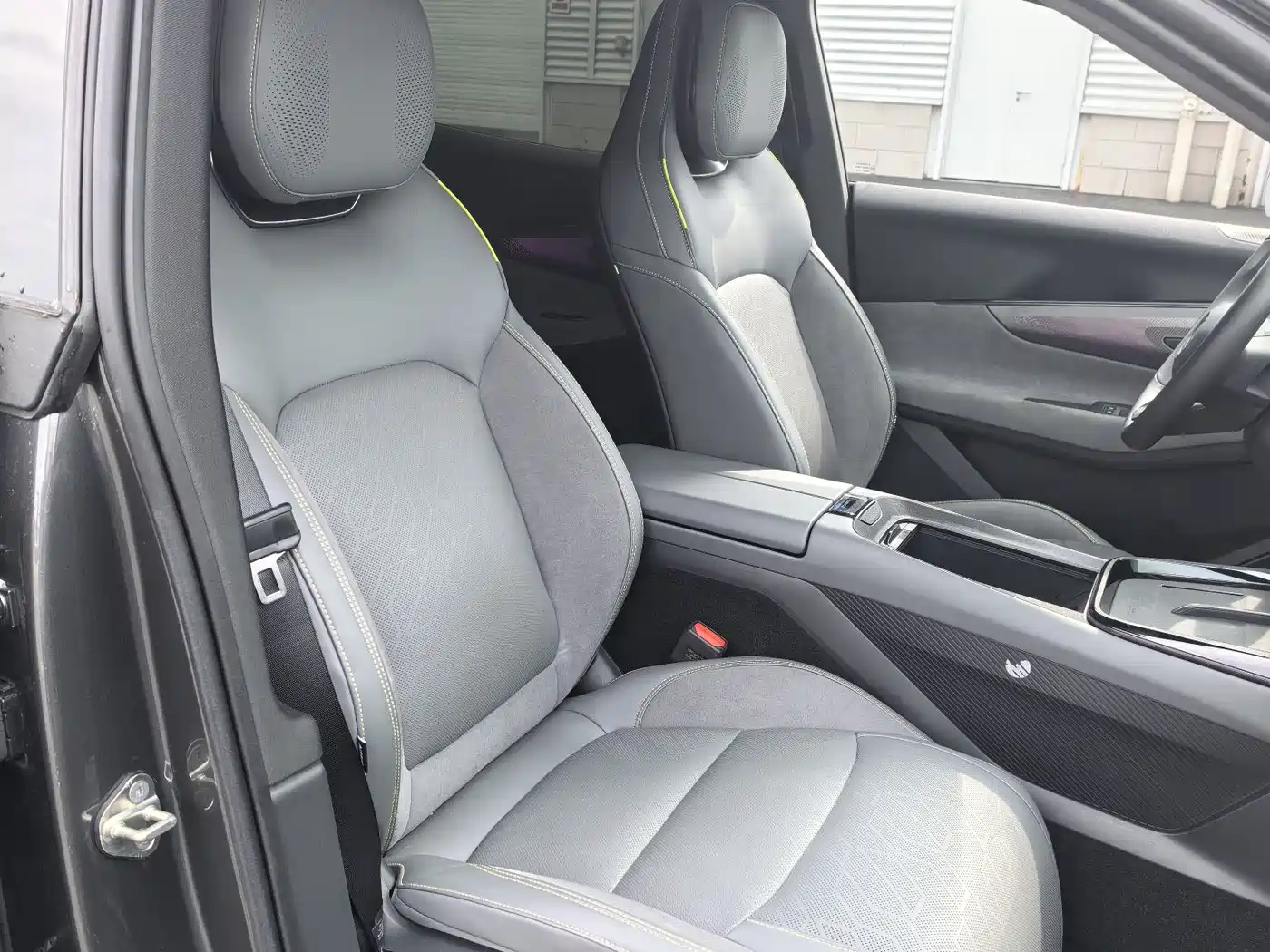 Lynk & Co 08 EM-P 2023 220km 4WD Performance Halo фото 10
