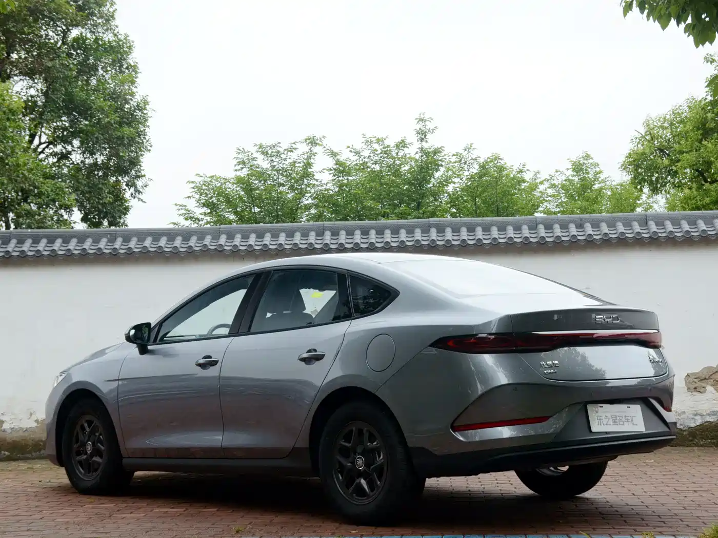 BYD Qin PLUS 2024 Glory Edition DM-i 55KM Leading фото 10
