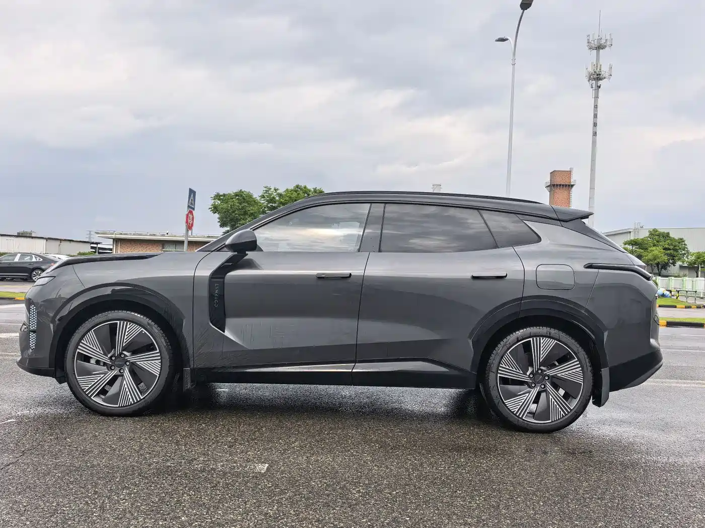 Lynk & Co 08 EM-P 2023 220km 4WD Performance Halo фото 3