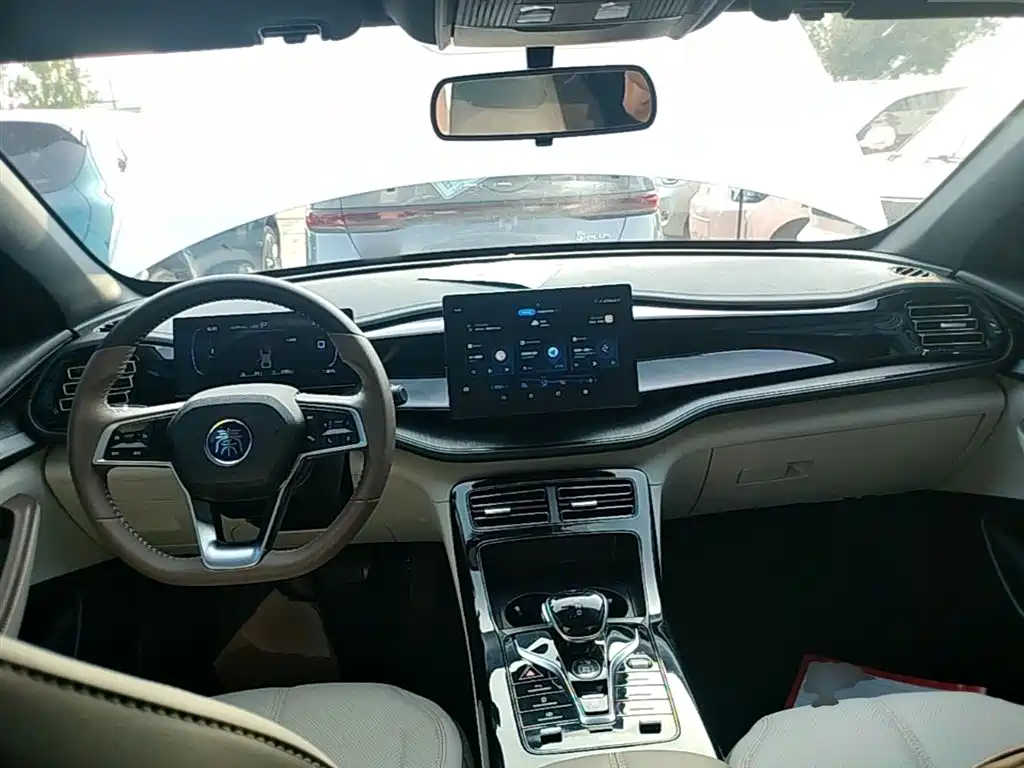 BYD Qin PLUS 2024 Glory Edition DM-i 55KM Leading фото 10
