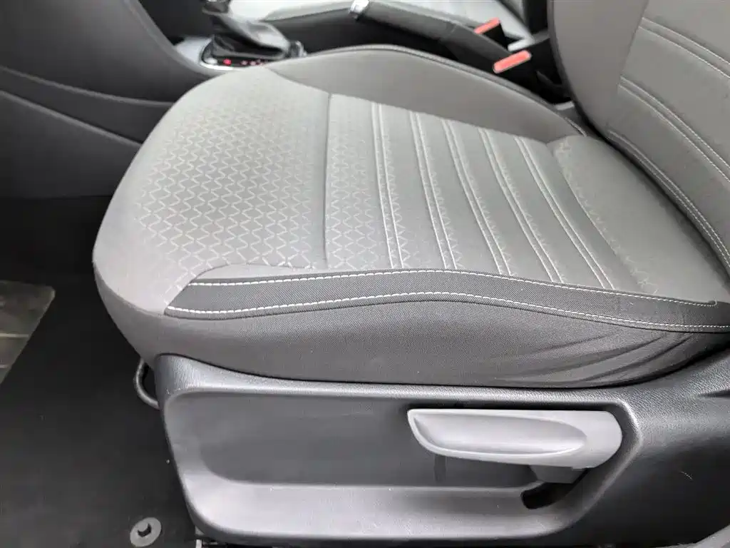 Volkswagen Polo 2014 1.6L Cross Polo Automatic фото 20
