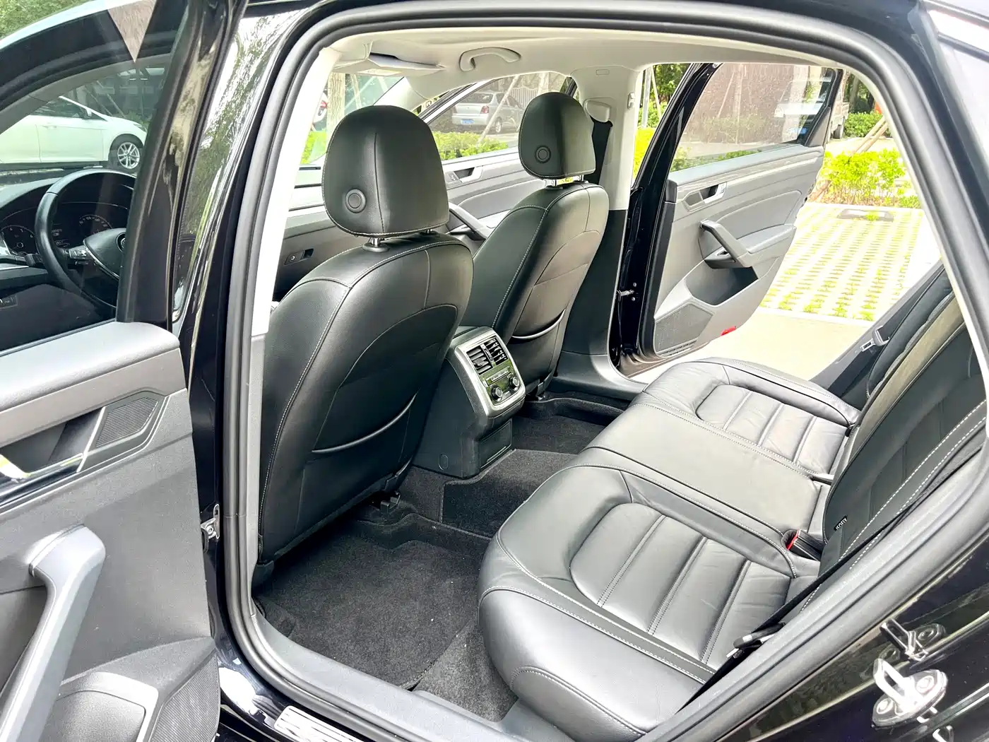 Volkswagen Passat 2017 330TSI DSG Prestige фото 14