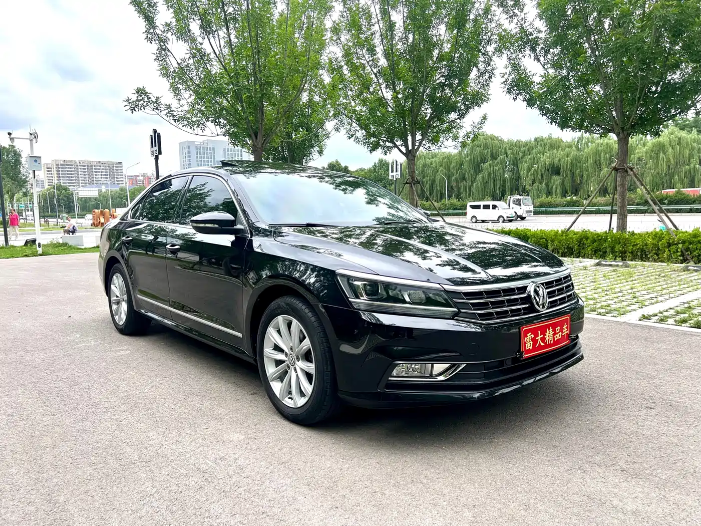 Volkswagen Passat 2017 330TSI DSG Prestige фото 2