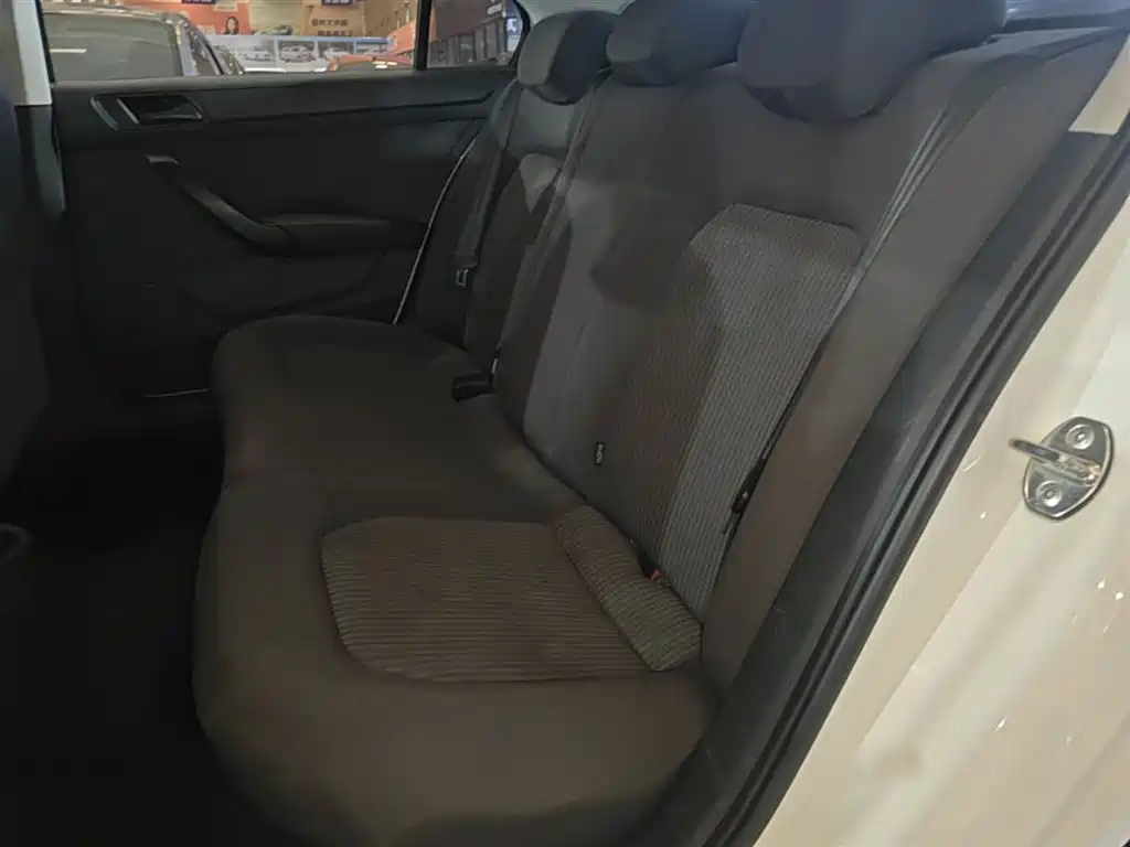 VOLKSWAGEN SANTANA