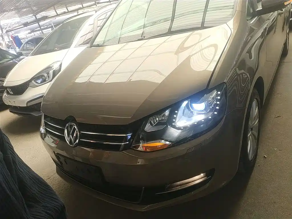 Volkswagen Sharan 2014 2.0TSI Comfort фото 3