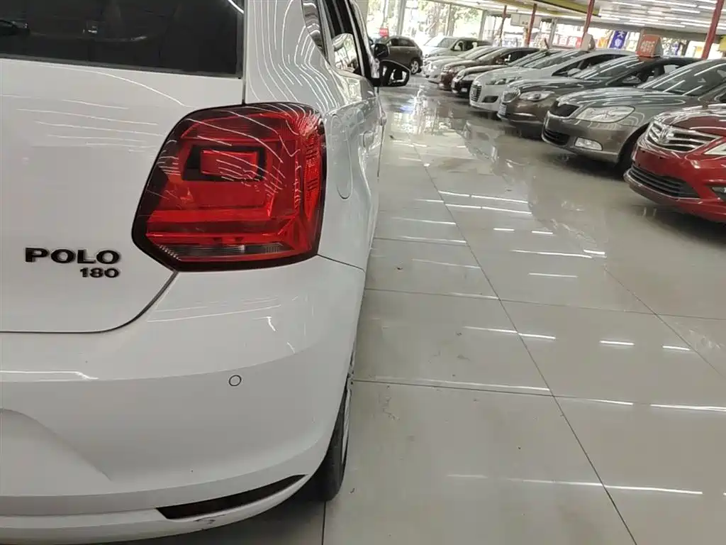 Volkswagen Polo 2016 1.6L Automatic Comfort фото 8