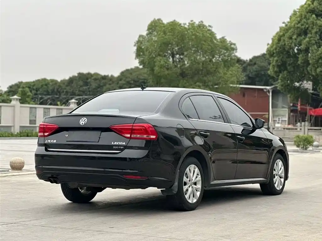 Volkswagen Lavida 2017 230TSI DSG Comfort Edition фото 9