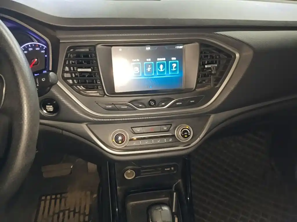 Landwind X2 2017 2017 1.6L Auto Platinum Edition
