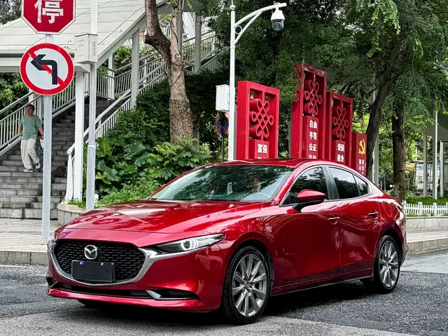Mazda Mazda3 Axela 2.0L, Автомат, Элеганс