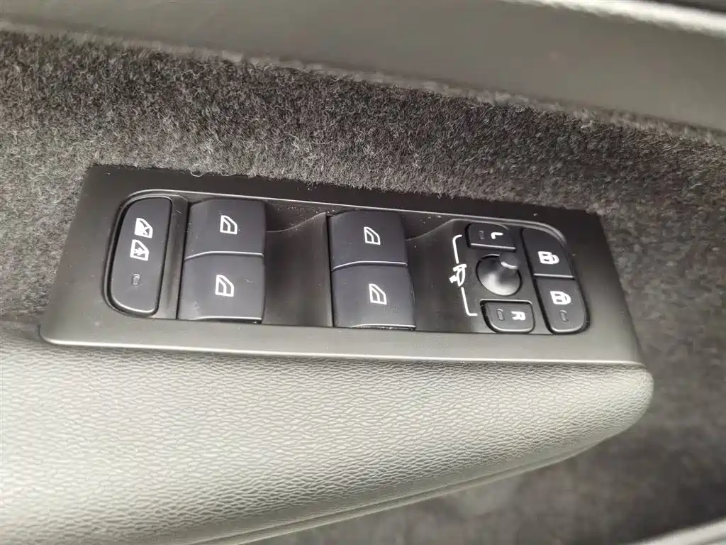 Volvo XC40 2020 T3 Smart Fashion Edition фото 9