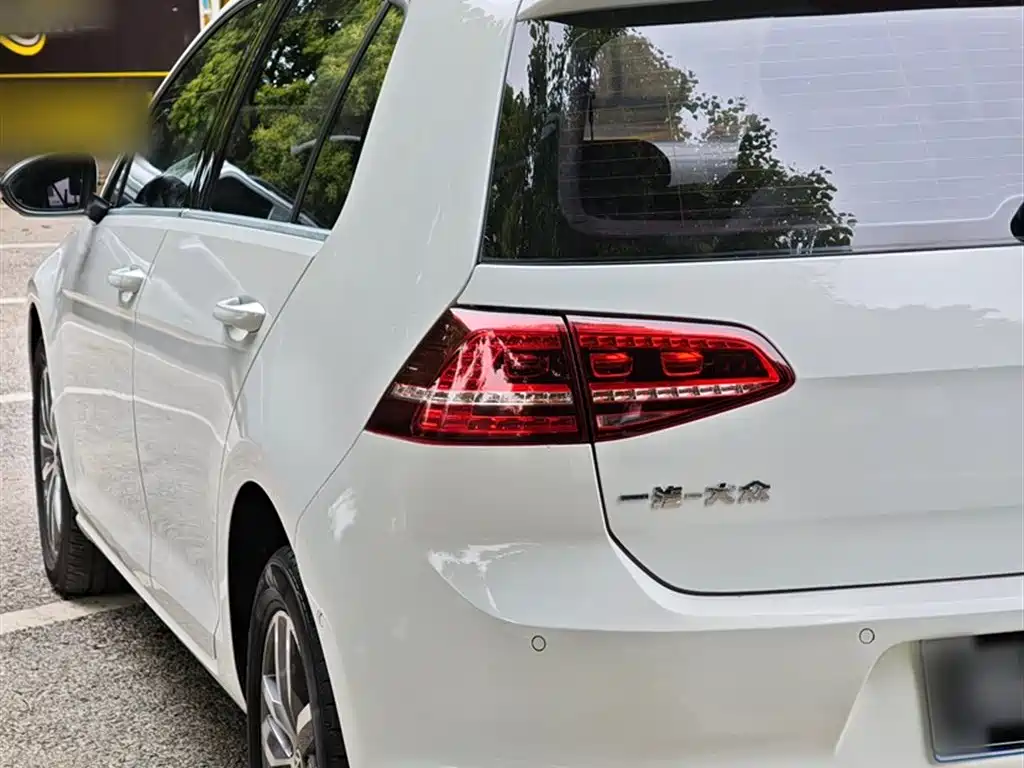 Volkswagen Golf 2017 230TSI Auto Luxury Millionth Anniversary Edition фото 20