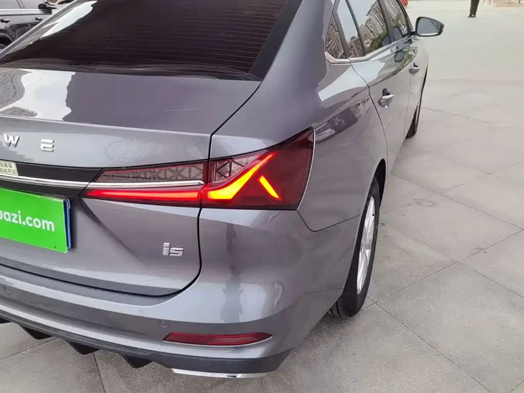 Фото 8 - Roewe i5