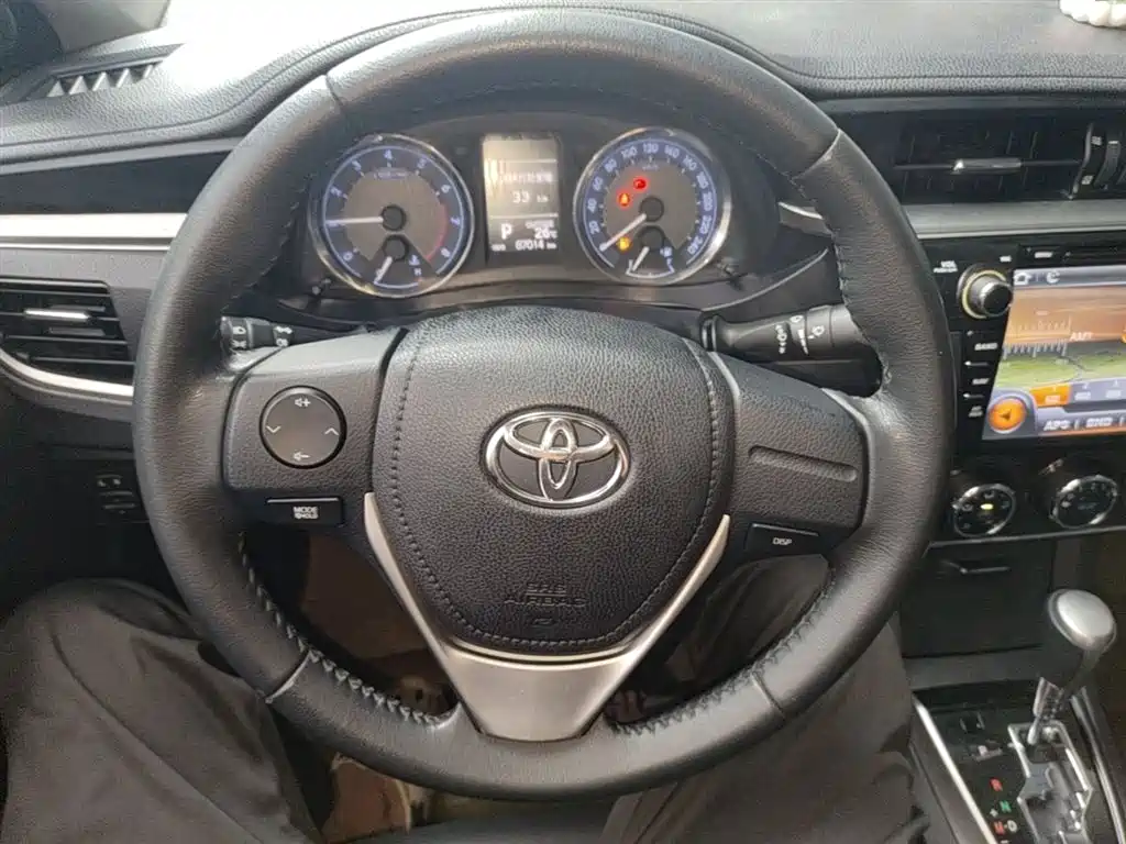 Toyota Corolla 2014 1.6L CVT GL-i Leather Edition фото 11