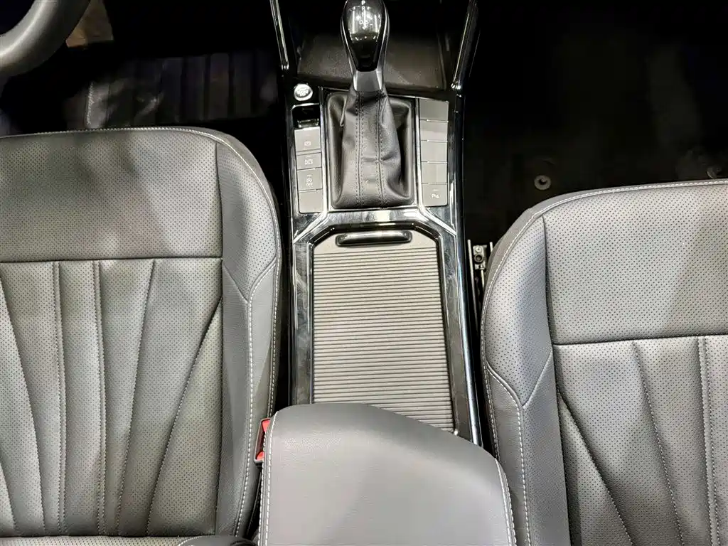 Volkswagen Passat 2025 Outstanding 380TSI Dragon Soaring Edition фото 29