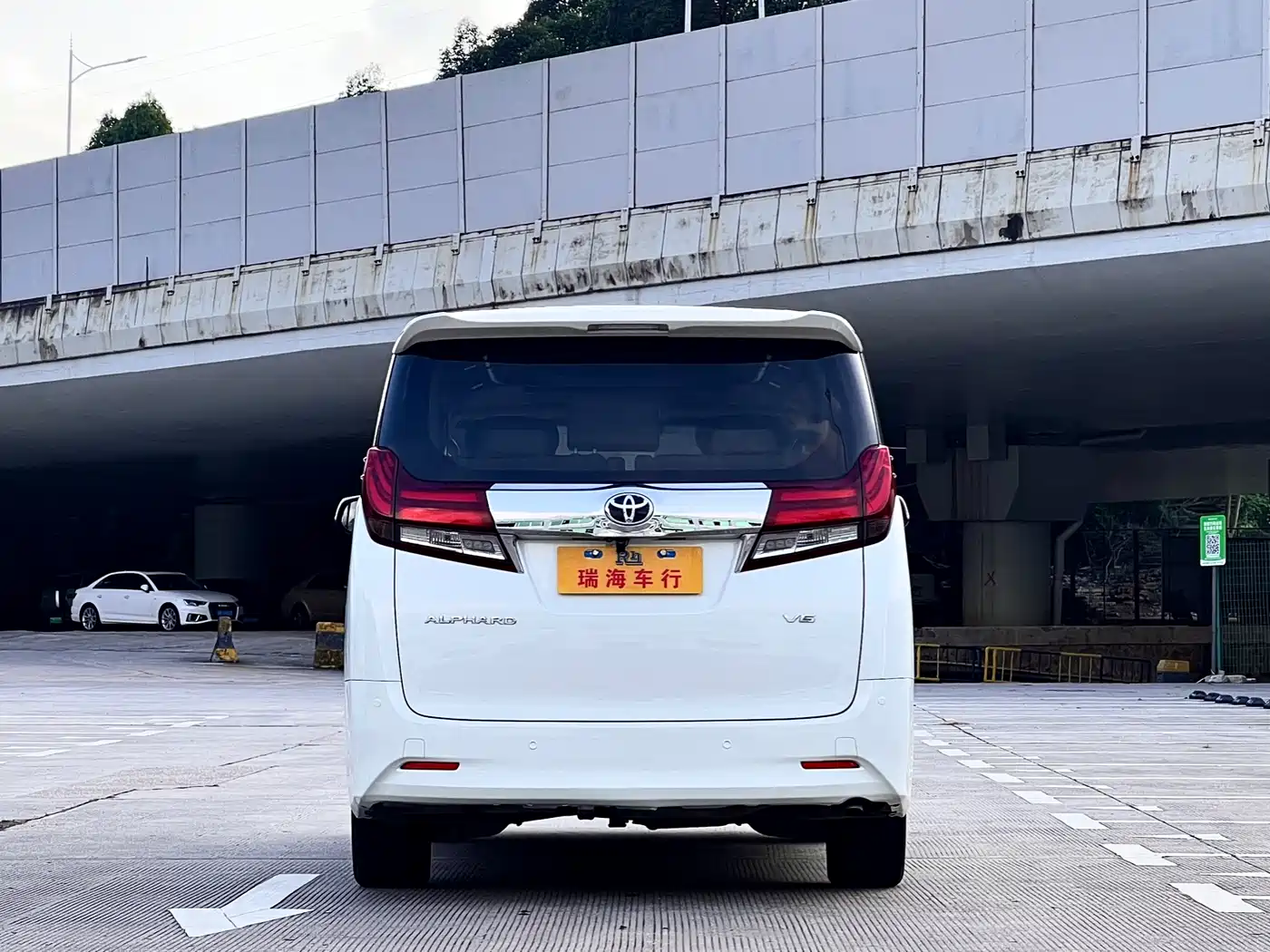 Toyota Alphard 2015 3.5L Luxury Edition фото 4