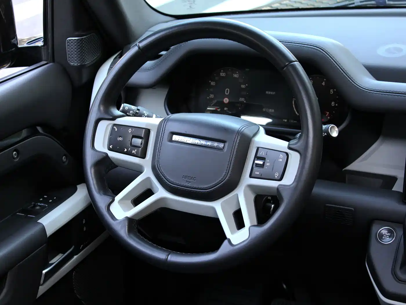 Фото 10 - Land Rover Defender