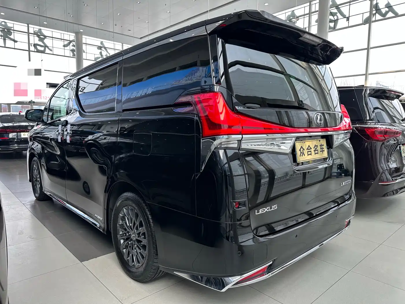 Lexus LM 2020 300h 4-Seat Imperial Edition фото 4