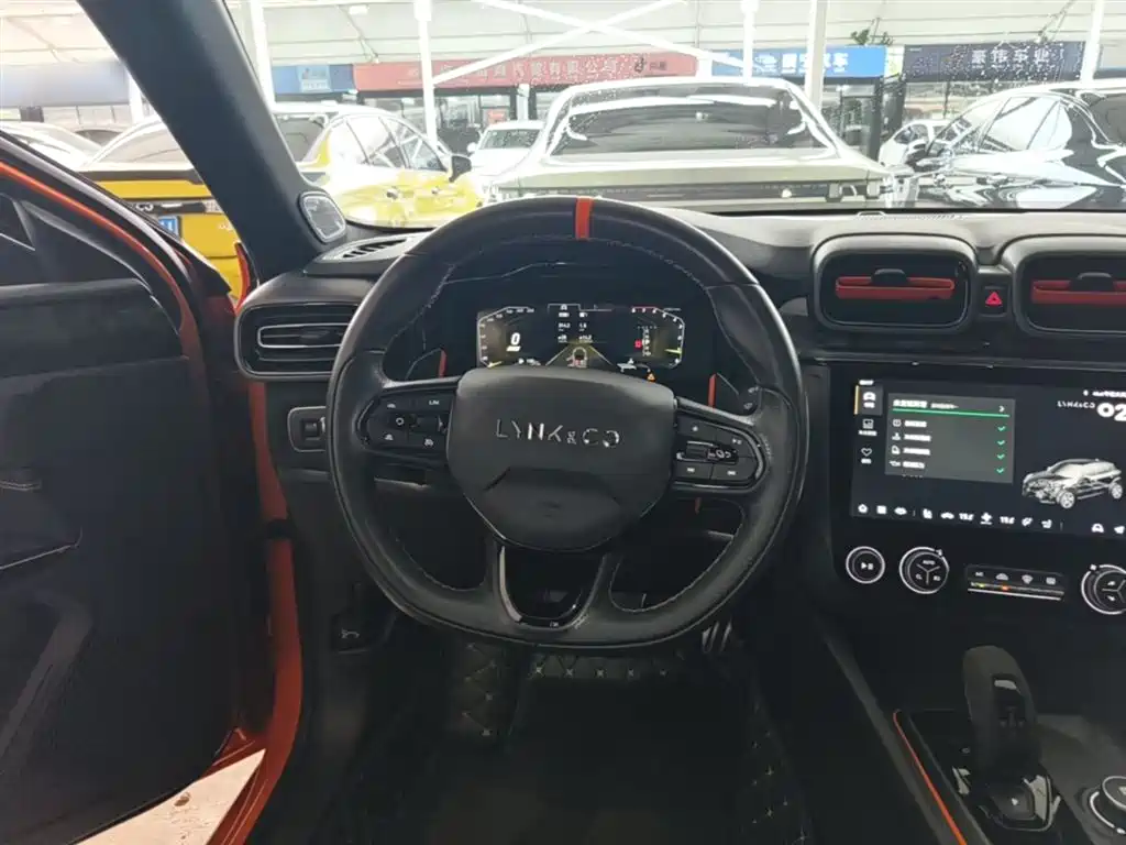 Lynk & Co 02 Hatchback 2021 2.0TD Halo фото 7