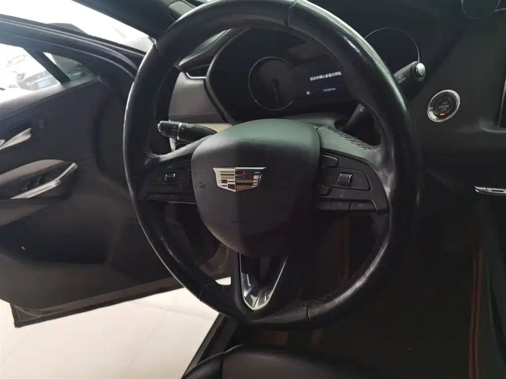 Cadillac XT4 2018 28T FWD Leading Edition фото 11