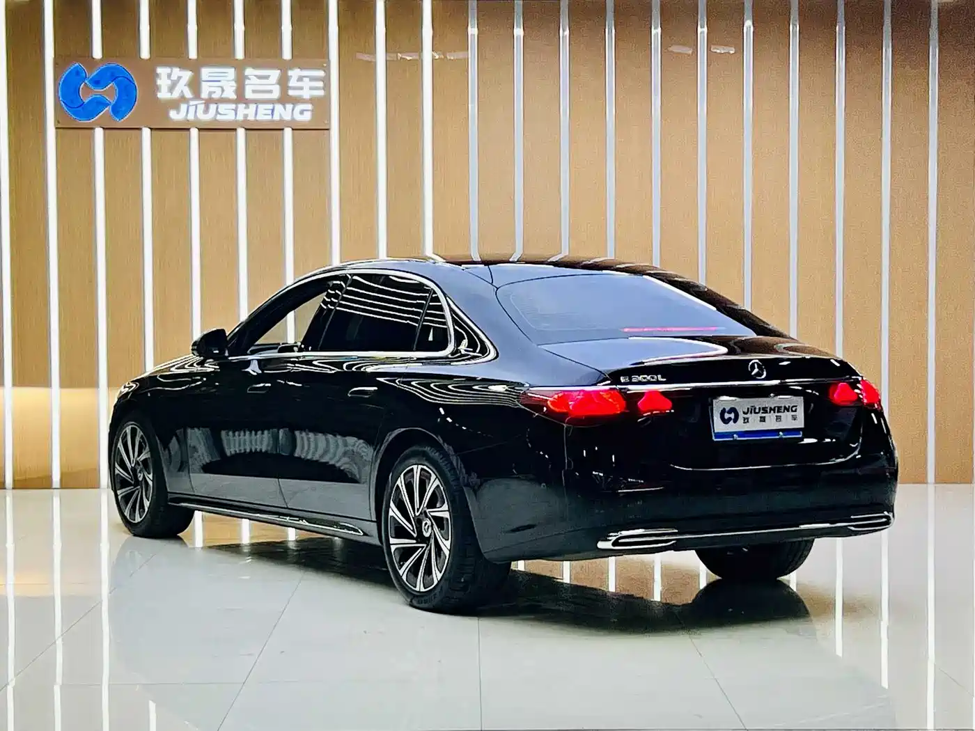 Mercedes-Benz E-Class 2025 E 300 L Fashion фото 5