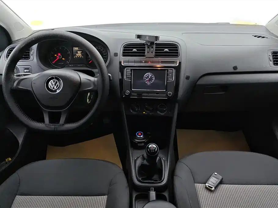 Volkswagen Polo 2014 1.4L Manual Trend Edition фото 12