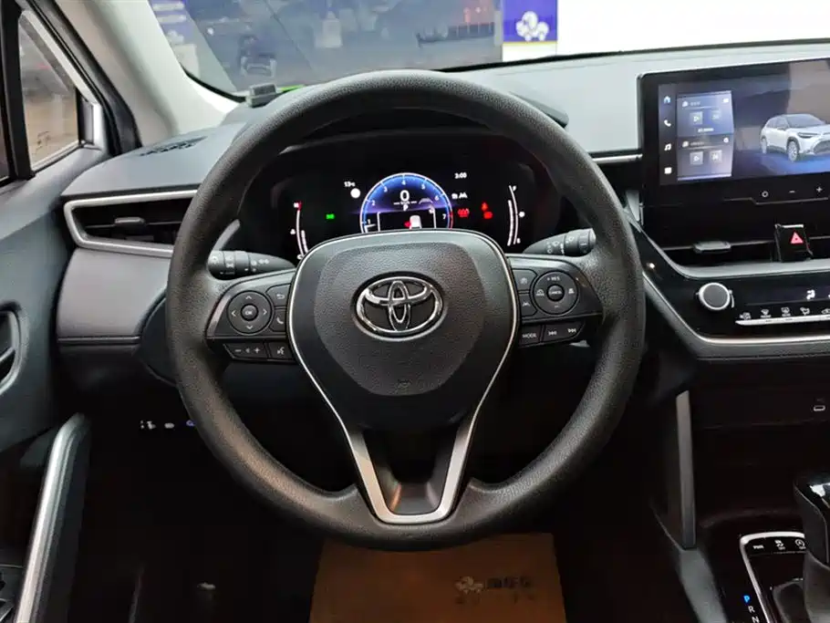Toyota Frontlander 2023 2.0L CVT Leading Edition фото 15