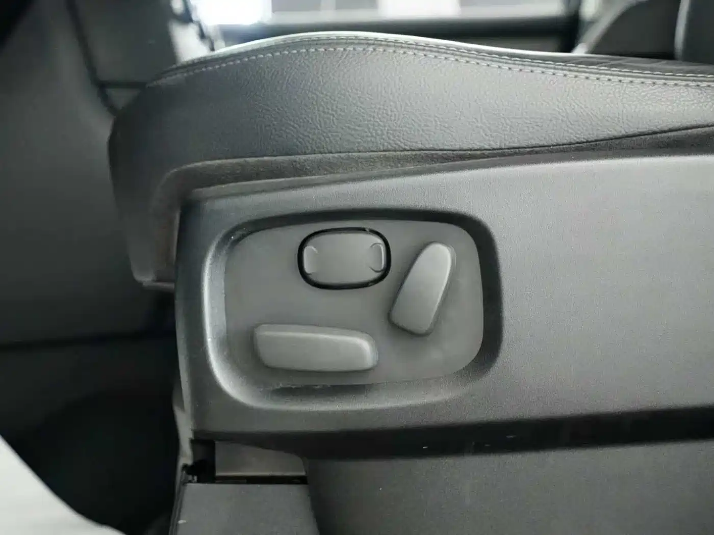 Land Rover Discovery 2016 3.0 SC V6 HSE фото 12