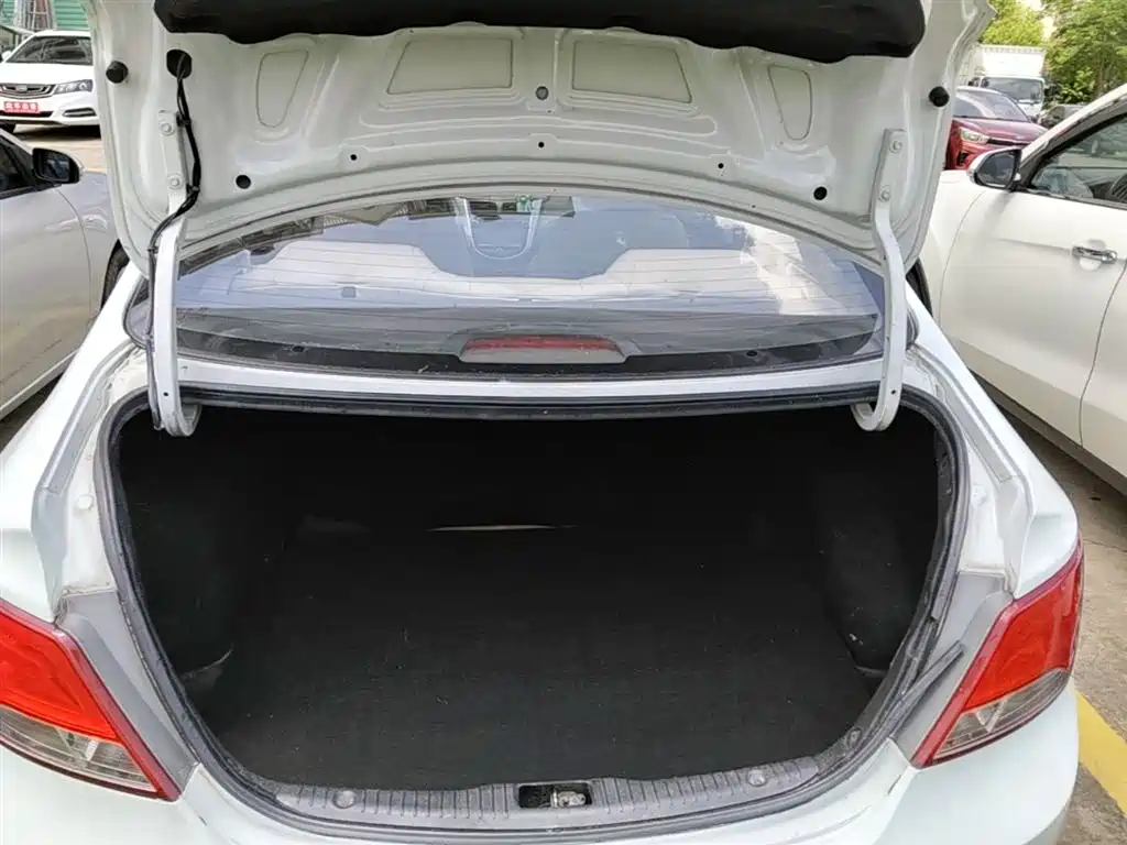 Hyundai Verna 2014 1.4L Manual Smart GLS фото 19