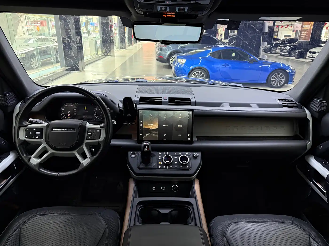 Land Rover Defender 2023 Model 110 3.0T P400 X-DYNAMIC HSE фото 7