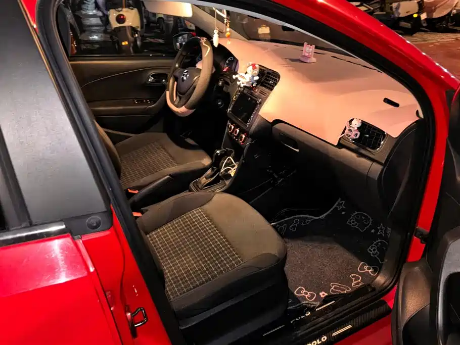Volkswagen Polo 2014 1.6L Automatic Comfort Edition фото 8