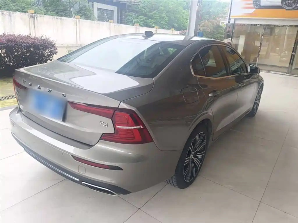 VOLVO S60