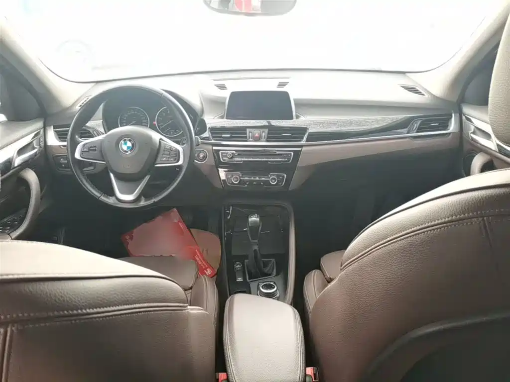 BMW X1 2018 xDrive20Li Premium Model фото 6