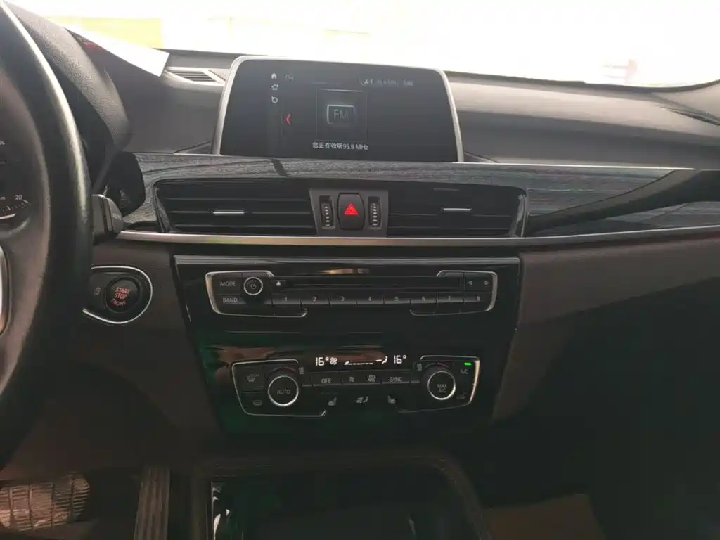 BMW X1 2018 xDrive20Li Premium Model фото 9