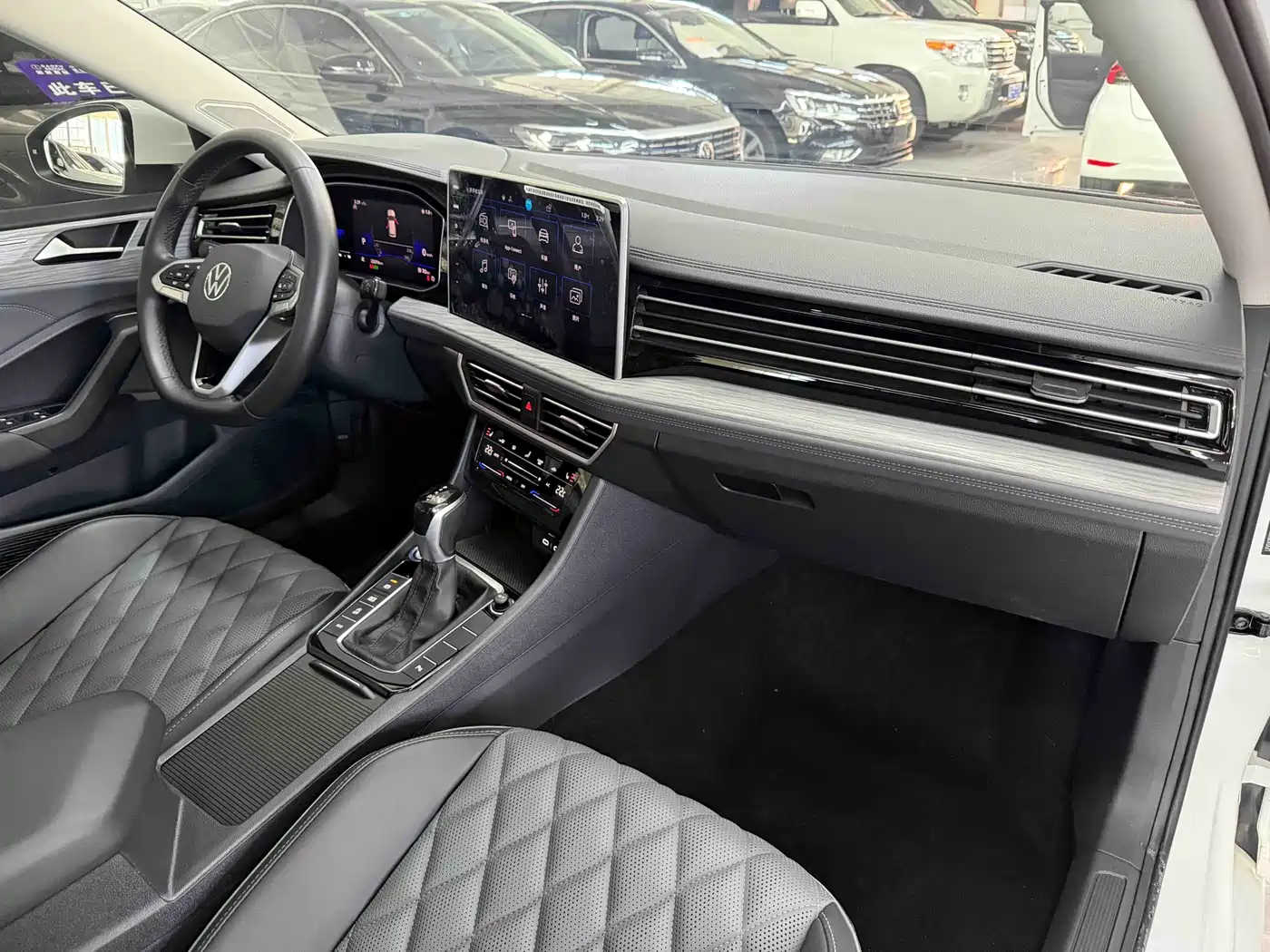 Volkswagen Sagitar 2023 Model Year 280TSI DSG Surpass Edition фото 17