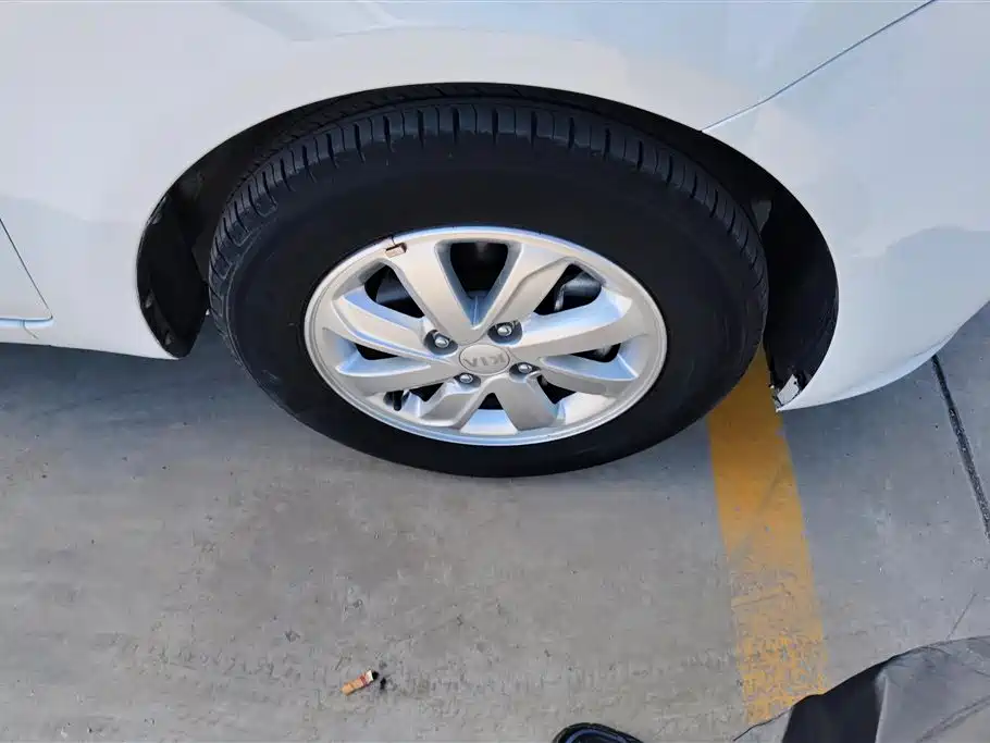 Kia K2 2015 Hatchback 1.4L AT GLS фото 6