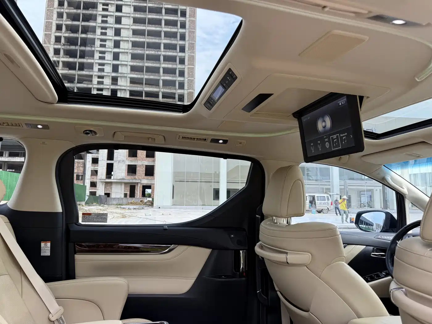 Toyota Alphard 2019 Hybrid 2.5L Luxury фото 22