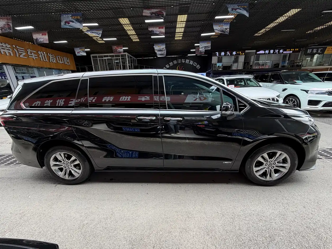 Toyota Sienna 2024 2.5L Hybrid Luxury Edition фото 37