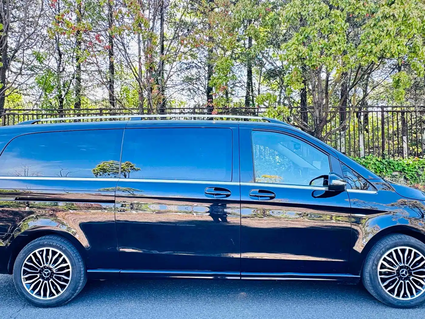 Mercedes-Benz V-Class 2017 Model V 260 L Premium Extended Edition фото 4