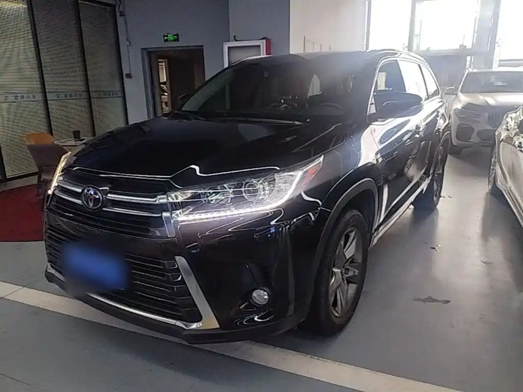TOYOTA HIGHLANDER