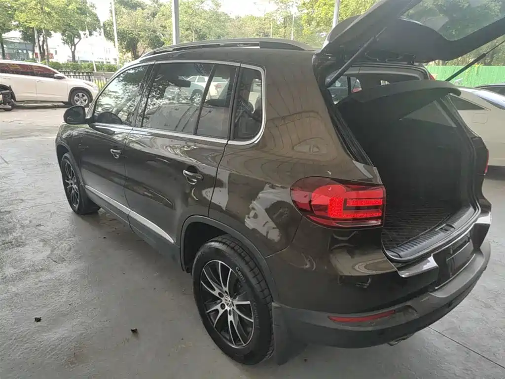 Volkswagen Tiguan 2015 1.8TSI Automatic 2WD Highline фото 5
