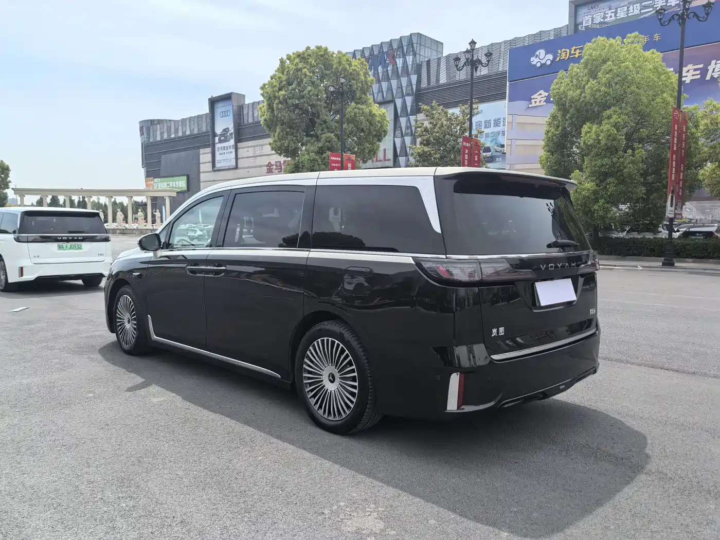 Voyah Auto Voyah Dreamer 2025 PHEV AWD Flagship Qian Kun Edition фото 6