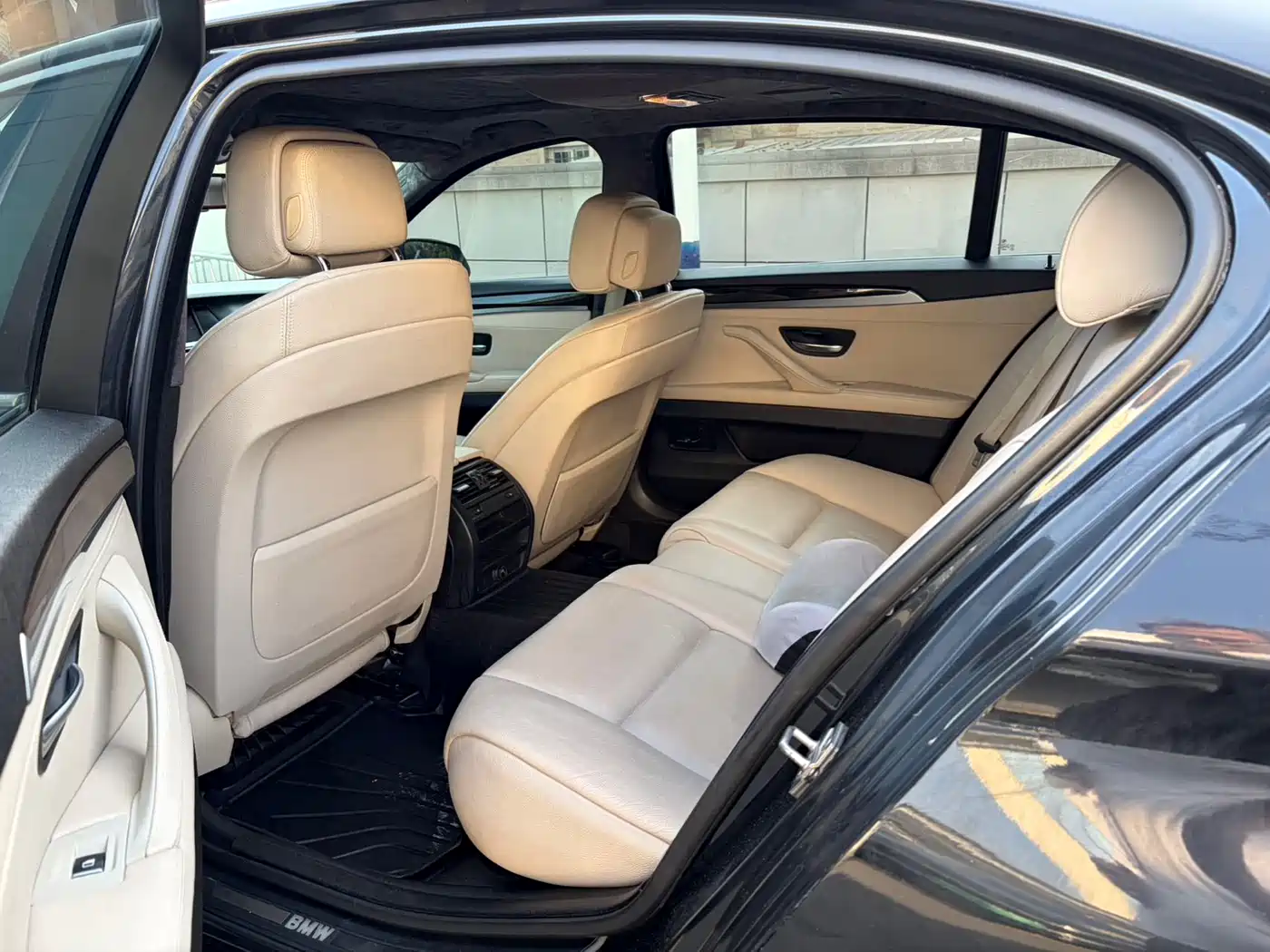 BMW 5 Series 2012 523Li Luxury фото 5
