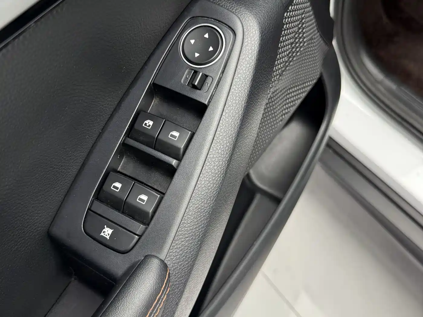 Kia Seltos 2023 1.5L CVT Luxury Edition фото 9