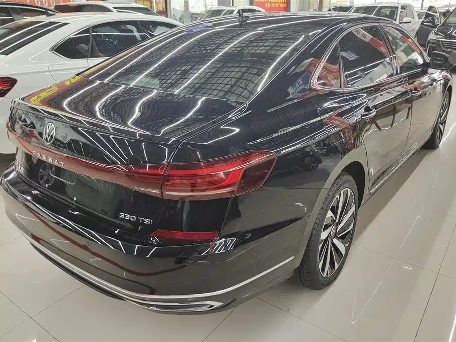 Volkswagen Passat 2022 330TSI Luxury Edition фото 3