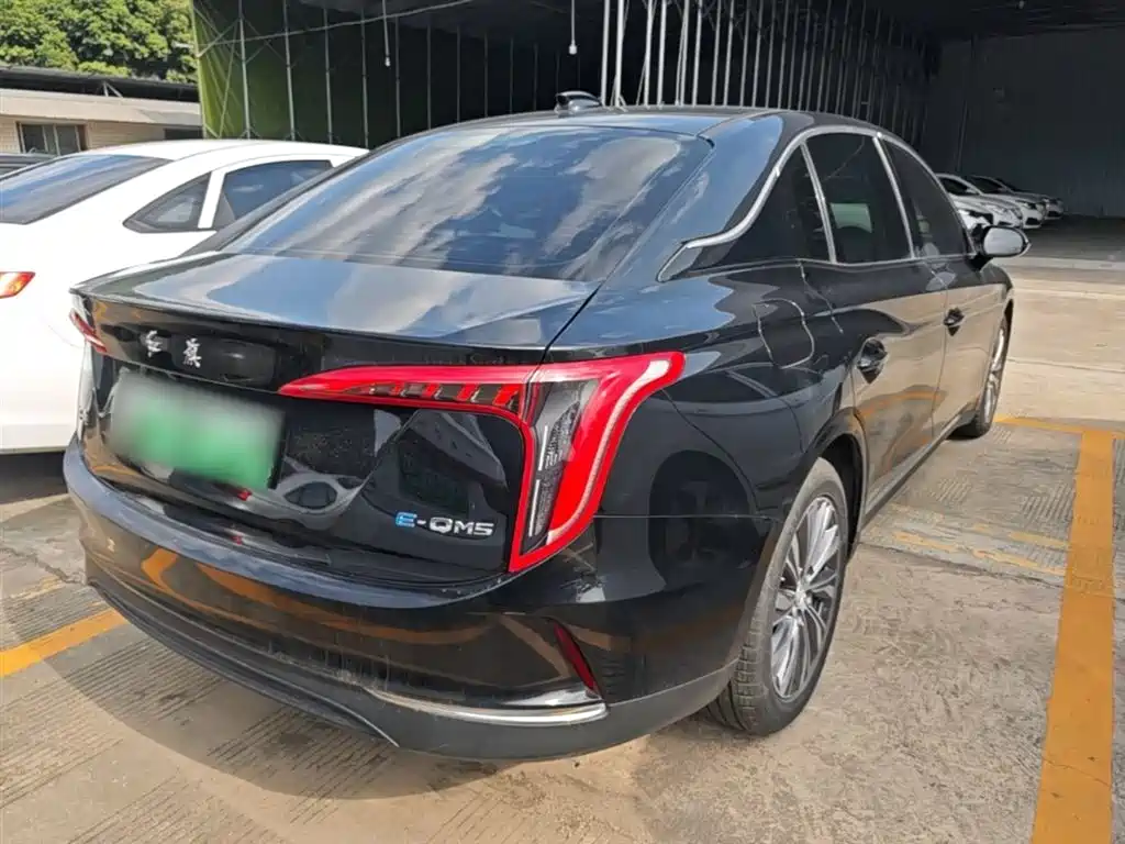 Hongqi E-QM5 2022 431km Charging Enjoyment Edition фото 7