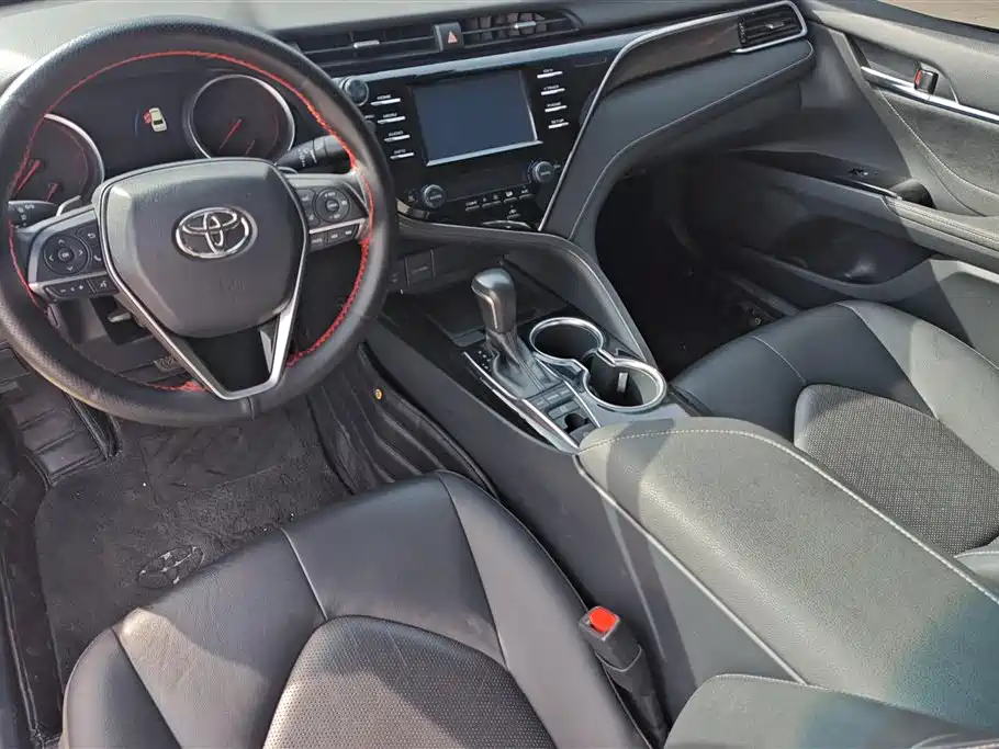 Toyota Camry 2018 2.5S Trend Edition фото 16