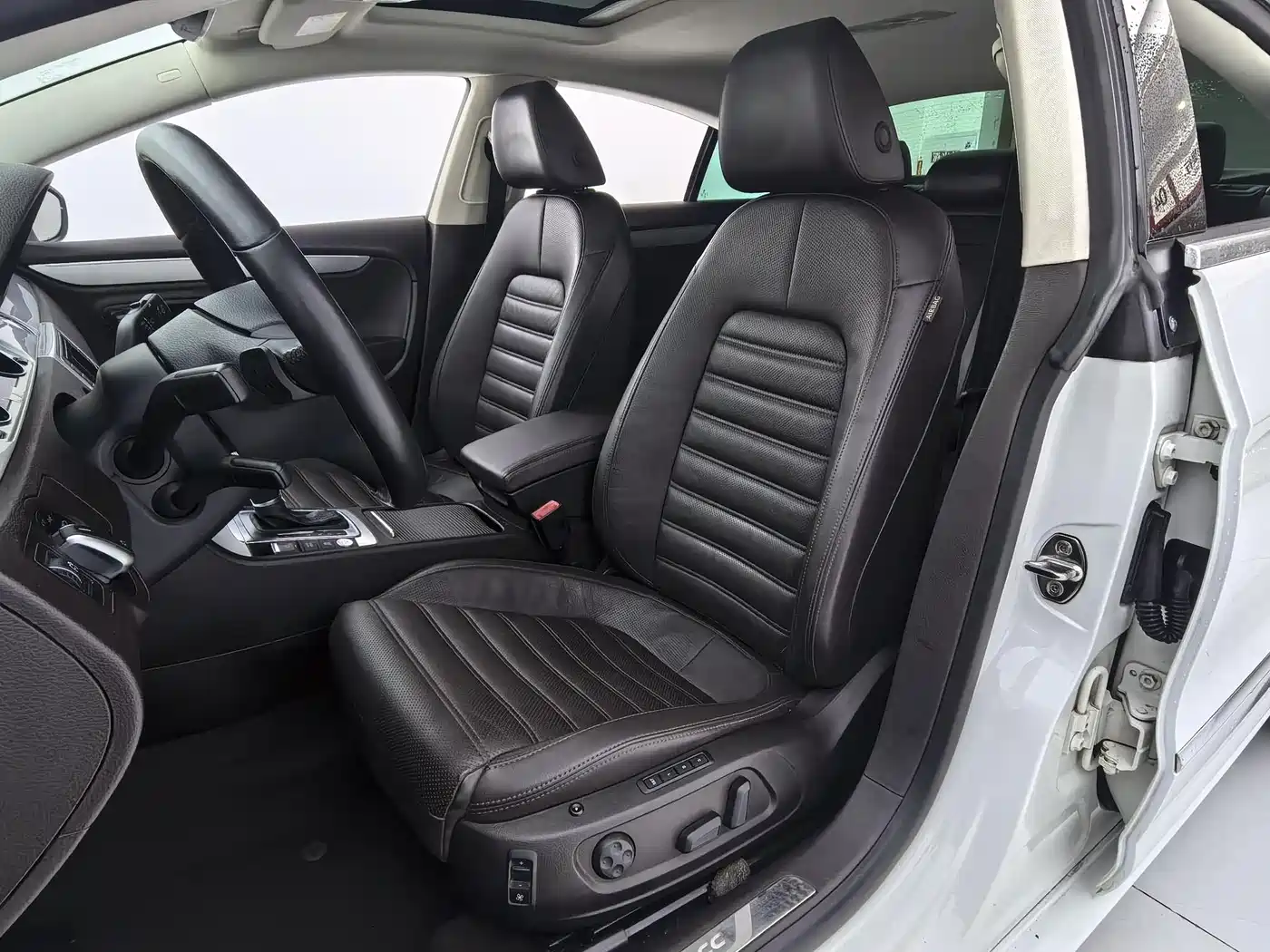 Volkswagen FAW-Volkswagen CC 2018 1.8TSI Luxury фото 18