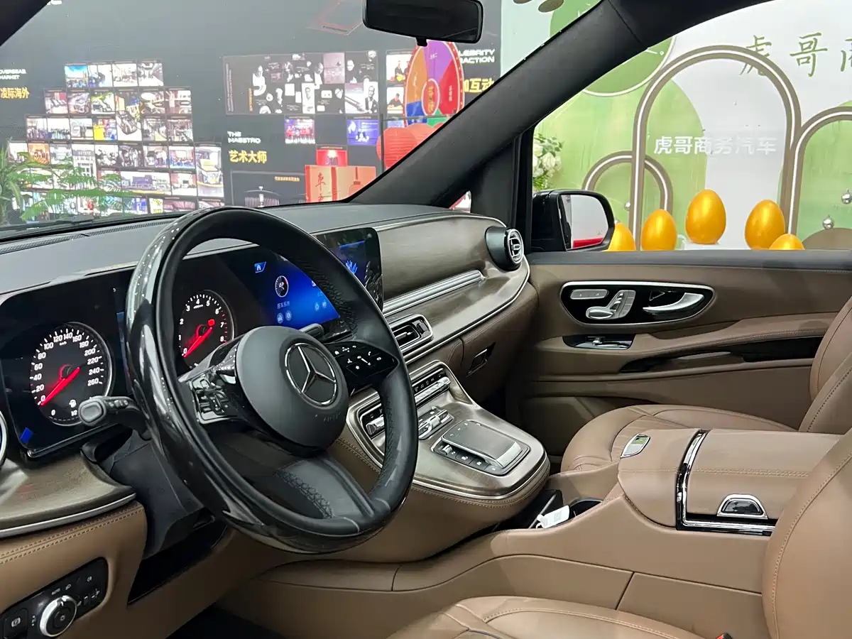 Mercedes-Benz Vito 2024 2.0T Business 7-Seater фото 5